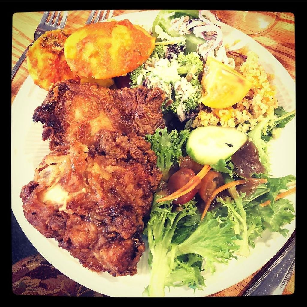 therichbrooks's tweet photo. Fried chicken at the #MRPConference?!? Greatest conference lunch ever! ๐ ๐ ๐ https://t.co/NBNbAiiNr6 https://t.co/if7zRBzUgl