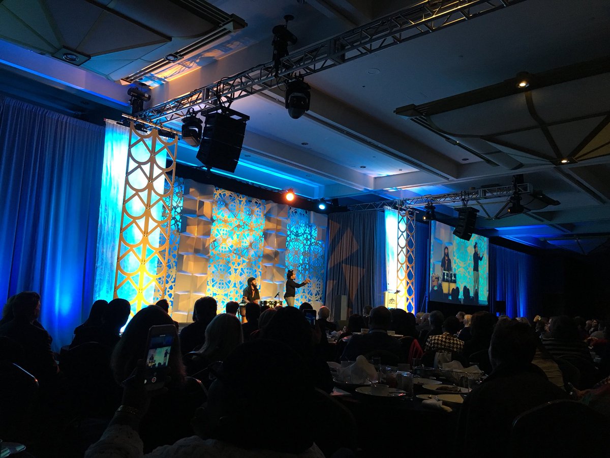 ambermcruz's tweet photo. “No matter the differences created by man, we all share one heartbeat” - unifying the nation, people and land through art #commonfuture17 @IndSector @KresgeArtsDet https://t.co/HzelsLGnnl