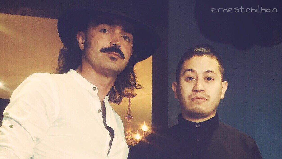 ernestobilbao's tweet photo. Gracias a mis amigos de @Old_Barber Ameee mi look #moustache para la #AlfombraRoja de las #Lunas2017 🤘🏻🎶 (Hamburgo 42 #CDMX #JonBarber) https://t.co/7gBuxdfJSJ