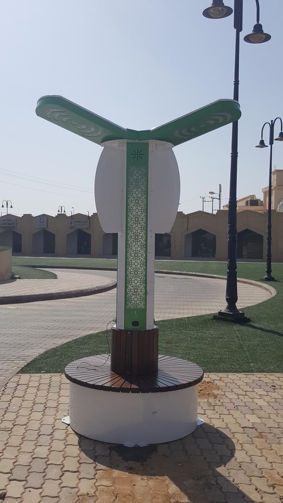 mhuraymla's tweet image. بدأت بلدية #حريملاء بتركيب أعمدة ديكورية حديثة ببعض الحدائق العامة لتقديم خدمتي الواي فاي وشحن الجوالات "مجاناً"