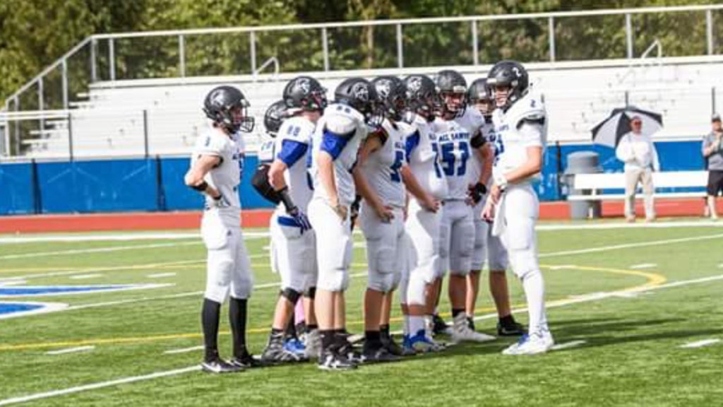 GoASESTrojans's tweet photo. All Saints Football Senior Day photos courtesy of @MosleyTenton 
https://t.co/sr7uULIwE9 https://t.co/BxnqO0RESQ