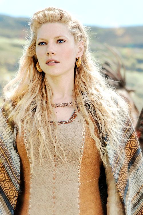 GOTRPG_FR's tweet photo. • Viktoria Edkonrad
• 21 ans
• Bisexuelle
• Aucune allégeance connue
• Guerrière, séductrice, femme forte 
• @RpViktoria https://t.co/dzPQpc5HQT