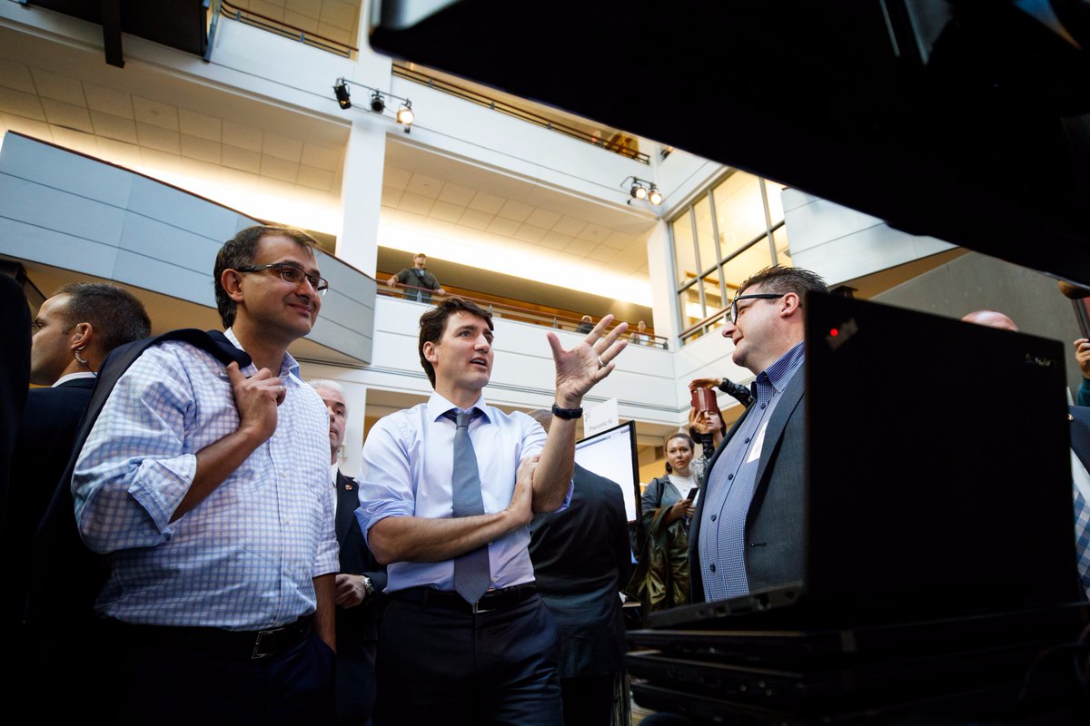 JustinTrudeau's tweet photo. L’IA transforme notre monde, mais il ne suffit pas de suivre, il faut mener – c’est ce que font les entreprises en démarrage à #mkt4intel. https://t.co/KMNWELStBx