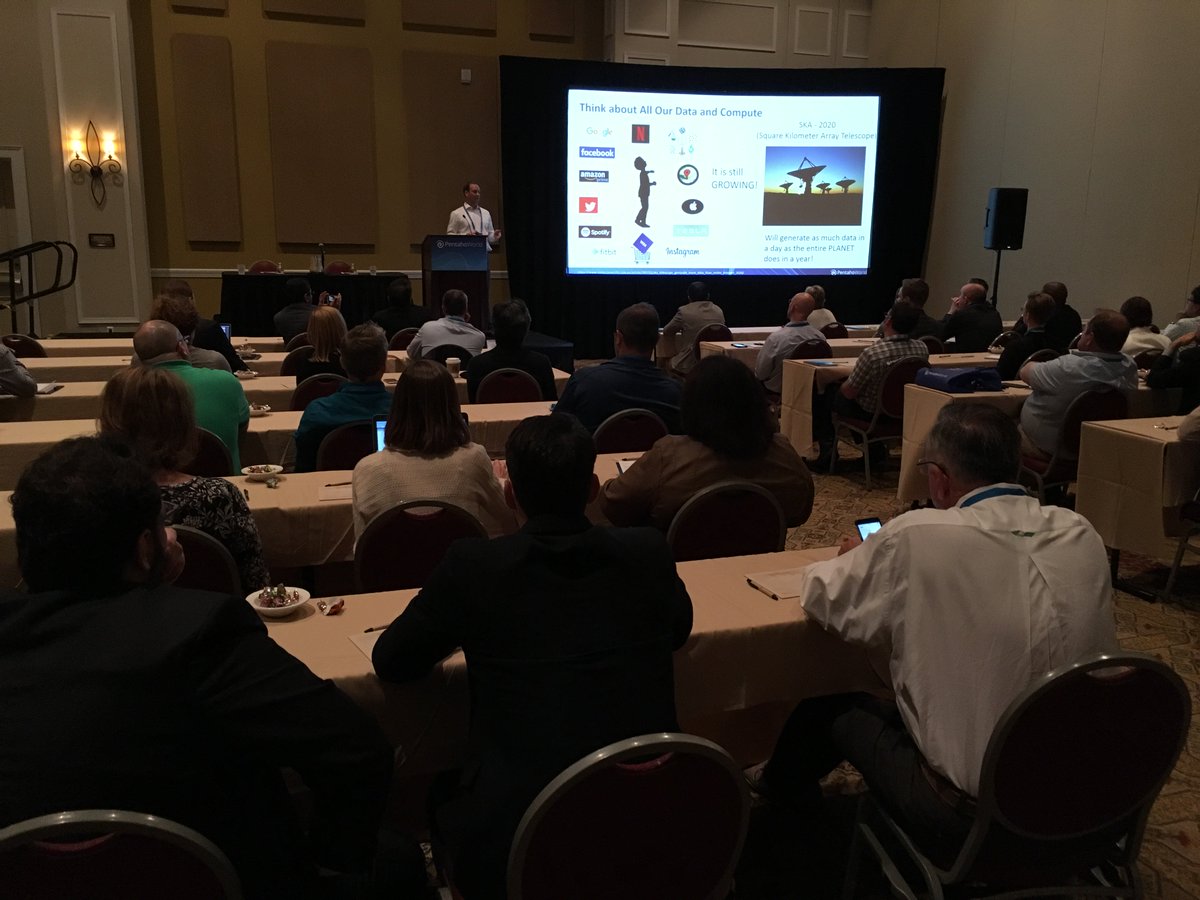 PentahoUX's tweet photo. Standing room only for “Data Science 101” #PWorld https://t.co/rw9sfk6wMC