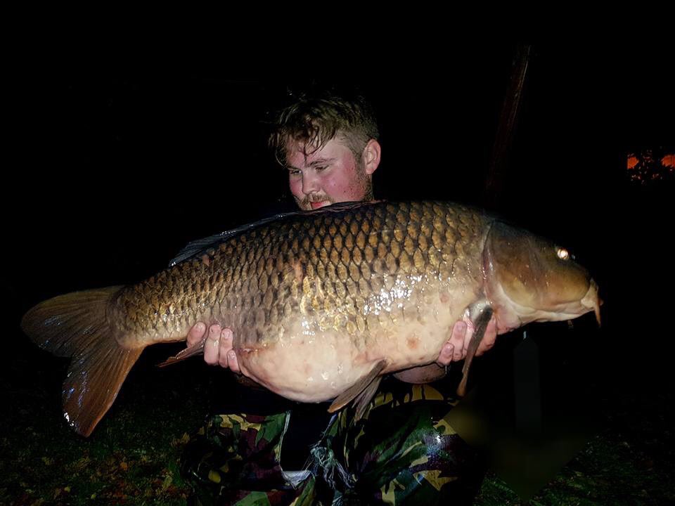 CoreBaits_uk's tweet photo. **Recapture of a lake record** Dan with the recapture of the Scare common from his syndicate.CB4 showing that carp love this bait #CB4effect https://t.co/vc8xI00LYz
