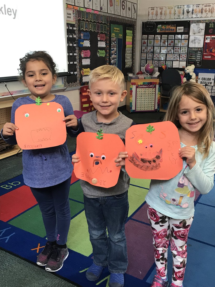 MsScarnati's tweet photo. Some *Spookley* Pumpkin Fun Today! #SquarePumpkins #WeAreAllUniqueAndSpecial #KinderPumpkins πβ«οΈβΌοΈβ¬οΈβ¬οΈ @CatenaColts https://t.co/vDxN8KTXof