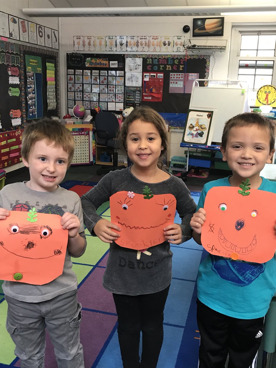 MsScarnati's tweet photo. Some *Spookley* Pumpkin Fun Today! #SquarePumpkins #WeAreAllUniqueAndSpecial #KinderPumpkins πβ«οΈβΌοΈβ¬οΈβ¬οΈ @CatenaColts https://t.co/vDxN8KTXof