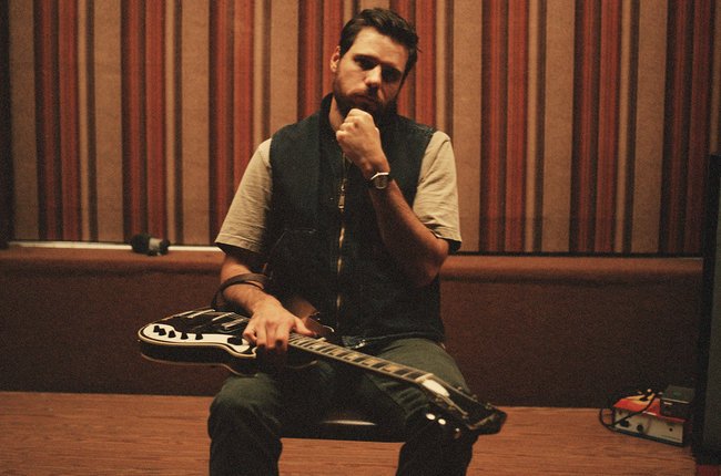 billboard's tweet photo. .@BahamasMusic announce new album "Earthtones," and shares charming new track "No Wrong" (exclusive) https://t.co/r8OJR9xZQe https://t.co/C0qHVNwUkf