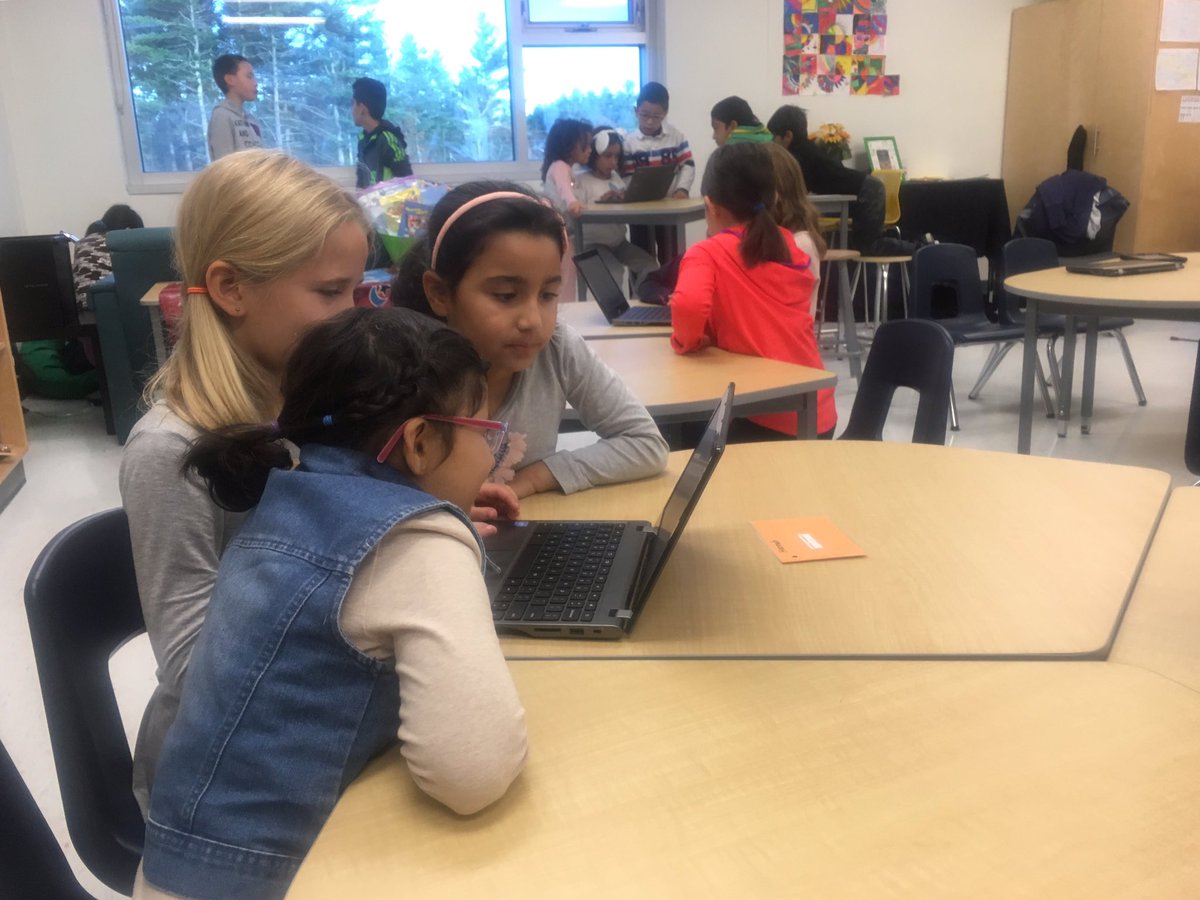 tournesols1et2's tweet photo. New teachers for the morning. Merci les élèves @MmeSamuel #khps_digcitweek #studentsteachingstudents https://t.co/wO21A0RZgD