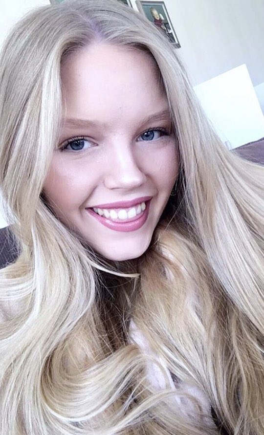 linnsis's tweet photo. Inget på den här jorden kan mäta sig med min fina lillasyster. Hon är fantastisk på alla sätt &amp; vis &amp; jag unnar henne allt fint i världen https://t.co/u0YJOSkA2N