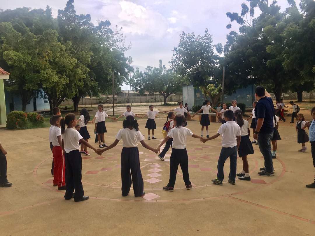 DPDZulia's tweet photo. Actividad recreativa con niñ@s de la EBE Maestro Daniel Navea, Pq Jorge Hernández, Municipio #Cabimas #SomosDPD https://t.co/g9RH4pzYpa