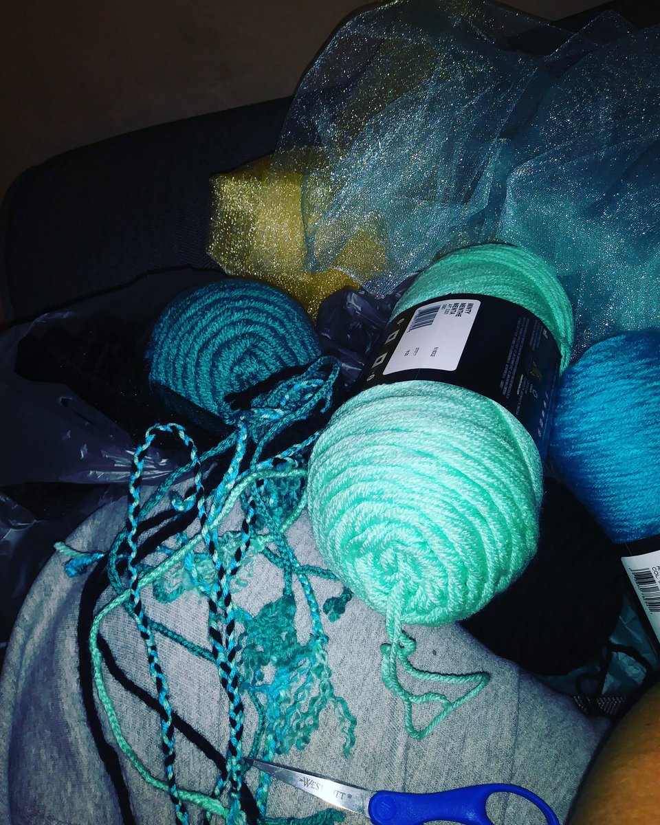 ArabellasArmy's tweet photo. Working on Arabella's costume ... Any guesses on what she's gonna be? https://t.co/tHGGzYJLMm