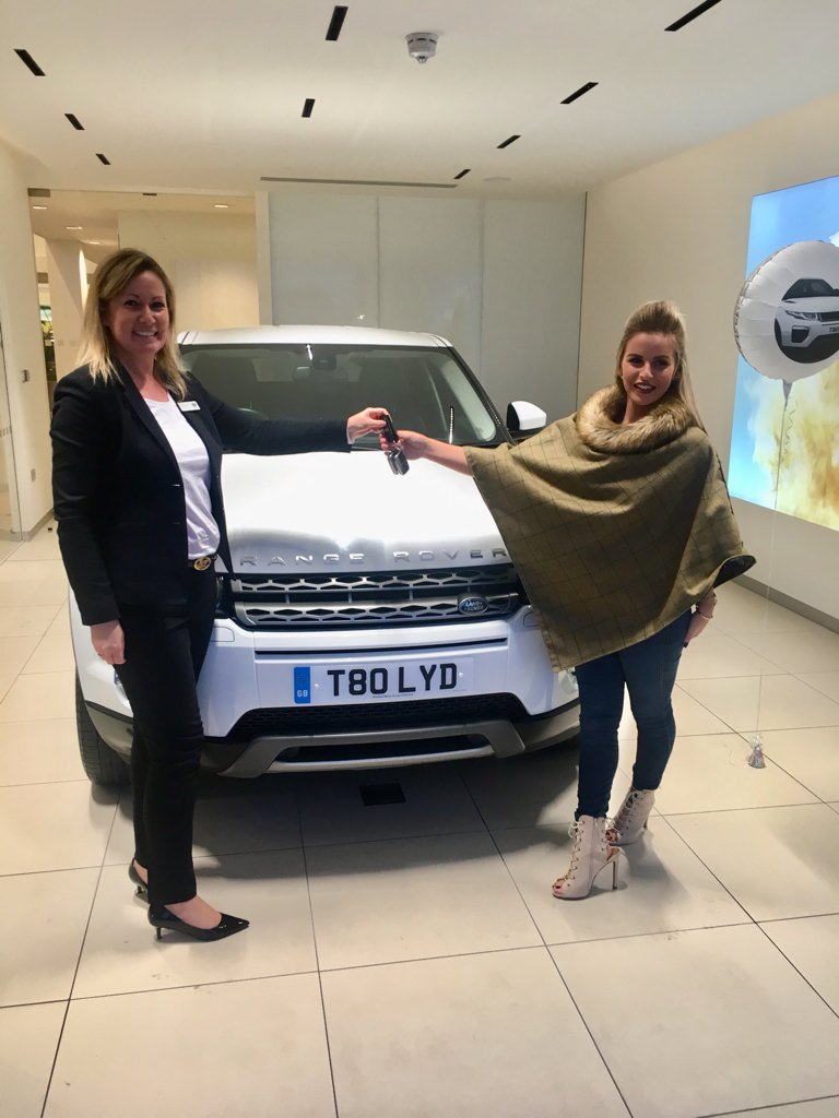 MMGLandRover's tweet photo. An excited Lydia Gatrell collecting her new Range Rover Evoque with matching balloon! At #Oxford (Milton Gate) 😊 https://t.co/jmKHq3EdiE