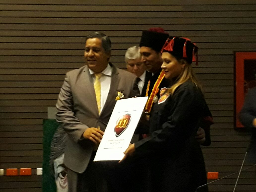 DrCamiloSalinas's tweet photo. Gracias a la #FundacionHonorisCausa x el reconocimiento como #HeroeAnonimoNacional en acciones sociales y de Salud Pública @MaximAccion35AP https://t.co/jLahYpCgBr