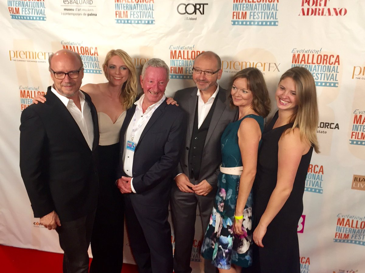 EVOLUTIONIFF's tweet photo. @Paul_Haggis and  @SandraSeeling with our amazing sponsors @PremierFX1 #redcarpet #emiff17 https://t.co/6IhY7izjtp