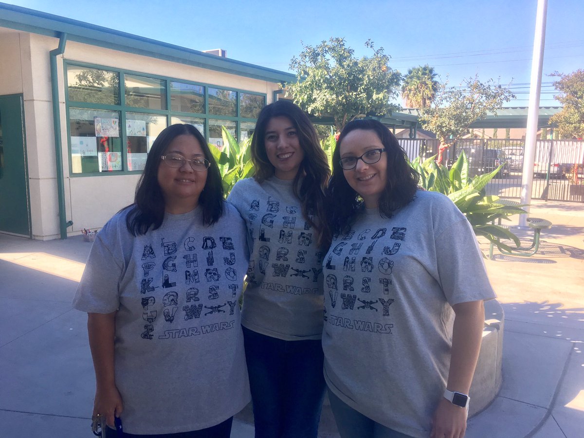 tatisilva1007's tweet photo. Twin day @RascalPride for @redribbonweek! #FutureIsKey #WeAreRUSD https://t.co/m9HW0yt9gv