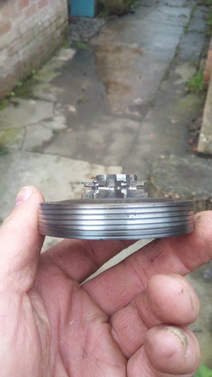 RichPrideaux's tweet image. Looks like I caught it just before it showed sign of wear... #maintenancefail #chainsaw