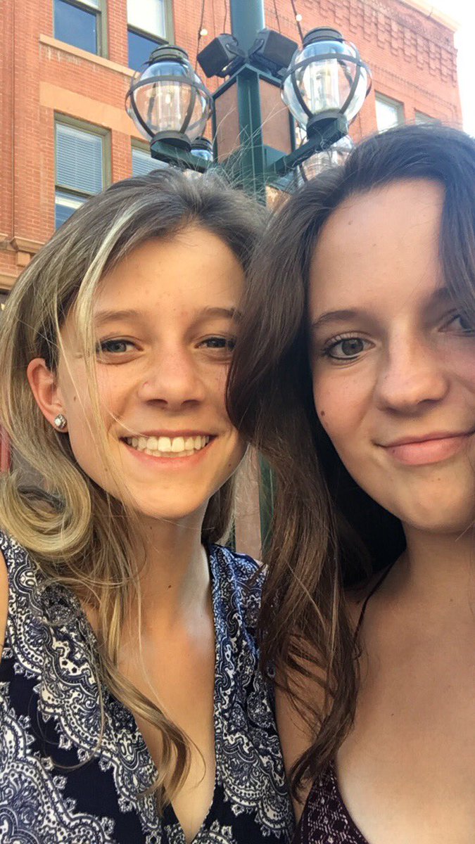 _mandaa__'s tweet photo. Happy birthday to the 最好 person I know!!! I hope you had the most phenomenal day the world has ever seen, you deserve it 💛 我爱你 @cjrobbins14 https://t.co/H1H3UVMj4T