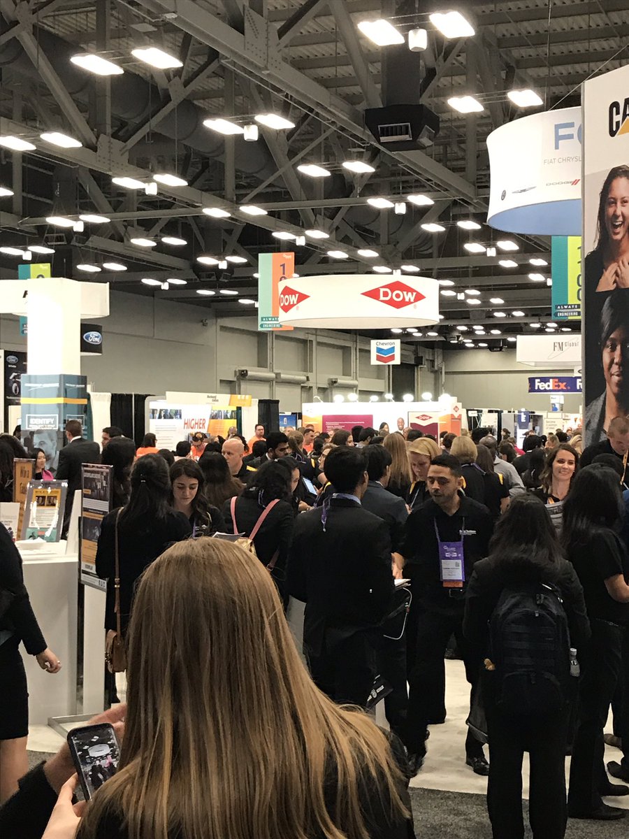 SWEtalk's tweet photo. The #WE17 career fair is officially open! https://t.co/aU1II2TeuW