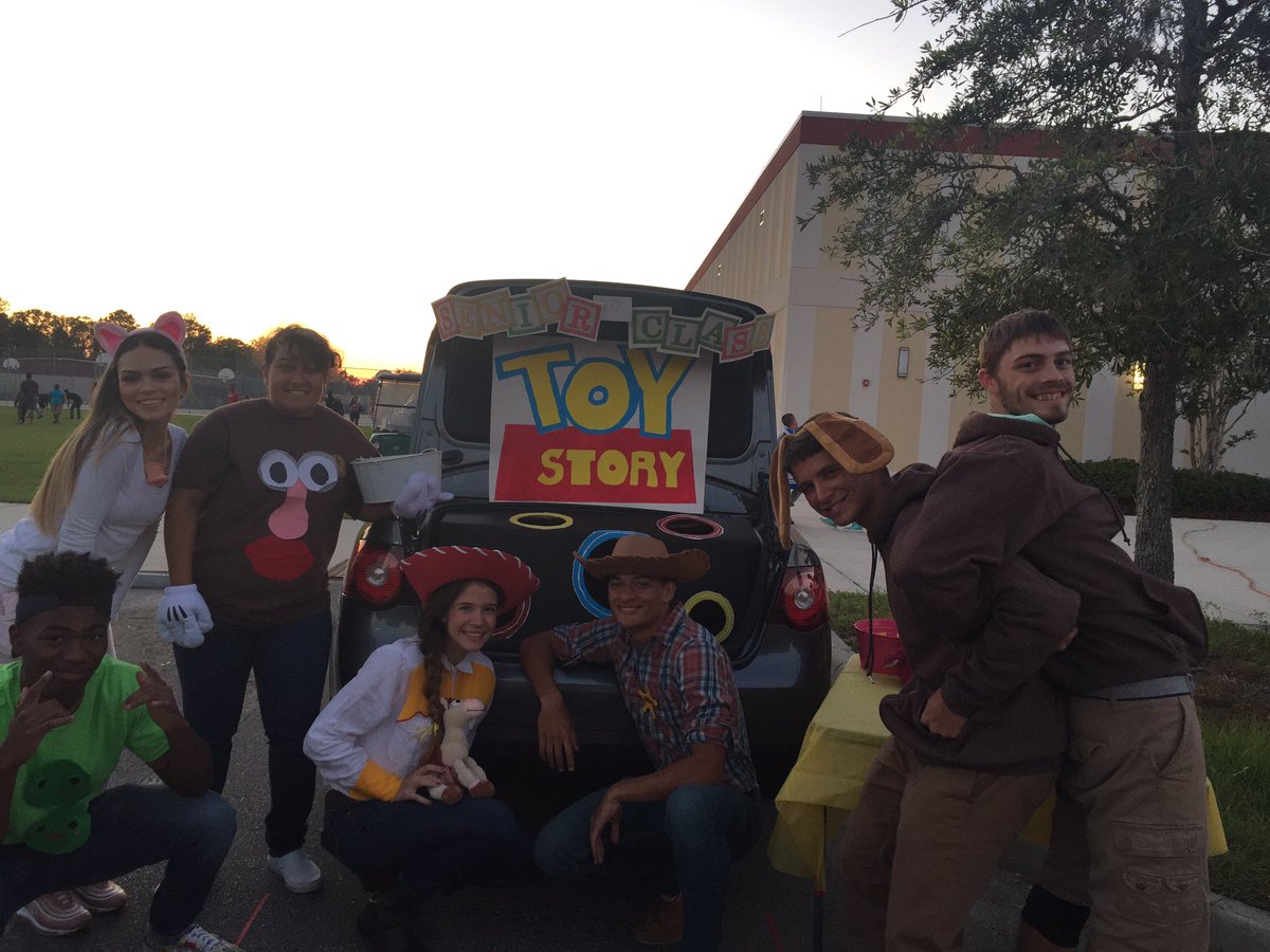 Eastriver2018's tweet photo. Trunk or treat had a great turnout last night! Thanks to everyone who came out and helped! https://t.co/cgcvYvJXZQ