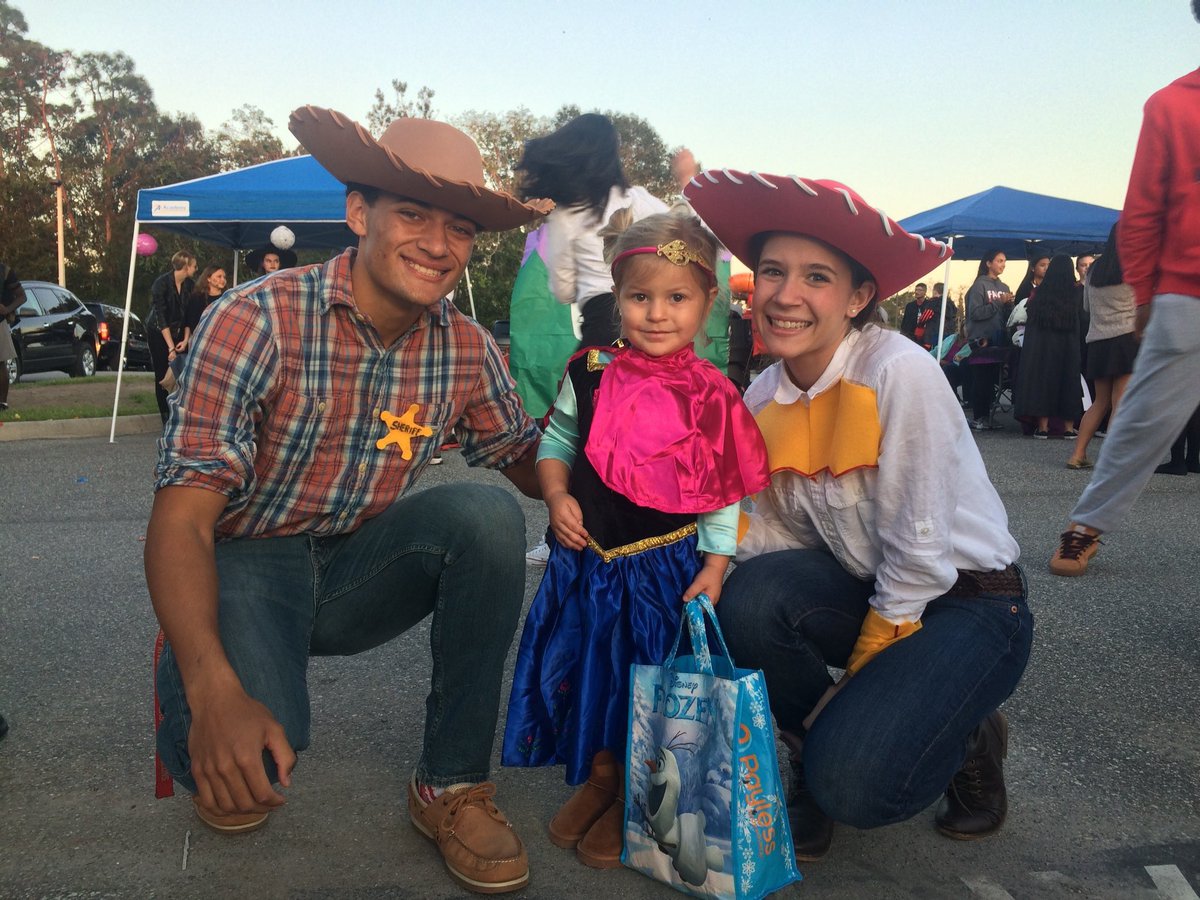 Eastriver2018's tweet photo. Trunk or treat had a great turnout last night! Thanks to everyone who came out and helped! https://t.co/cgcvYvJXZQ