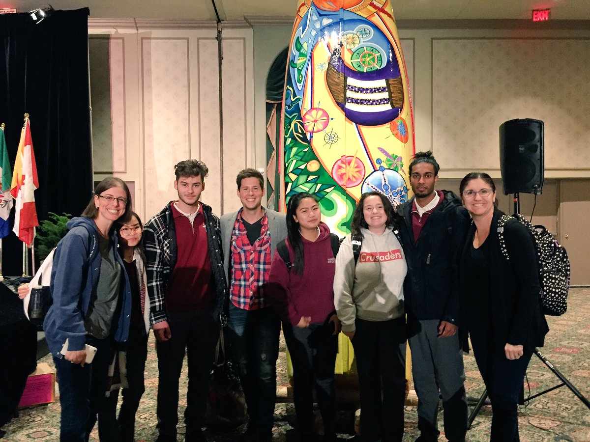 MsGismondi's tweet photo. Wrapping up the @cccwfmp with the @SacredHeartCHS canoe @chrisbraymusic and our wonderful @SHCHS_SMASH leaders! https://t.co/VnnesNkjQs