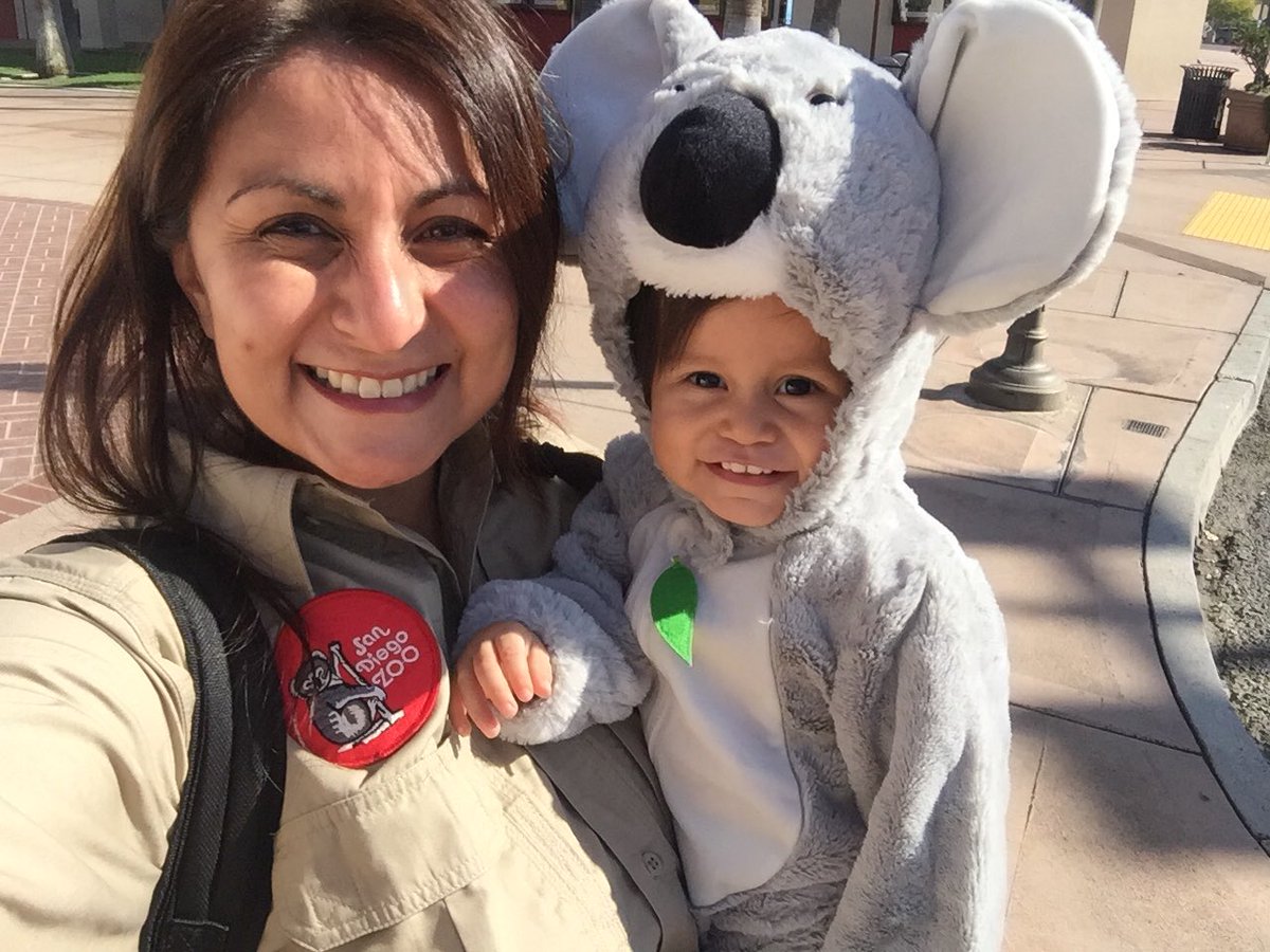 LizKMPH's tweet image. All smiles after dancing and singing at the #Vamperina @Disney party at the movies this morning! #KoalaAndZookeeper #AdventuresOfElieB