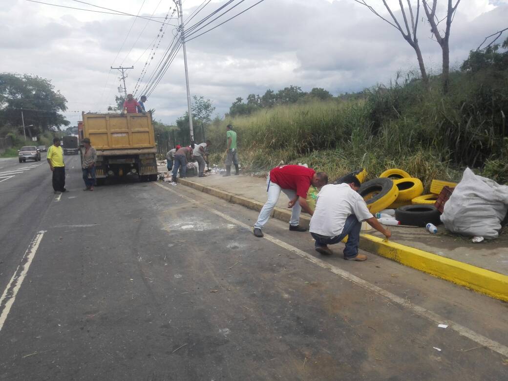 JKarkom's tweet photo. Rescate del primer punto crítico de basura en nuestra ciudad.
VALERA NO SE DETIENE! https://t.co/BaEOhD7LKz