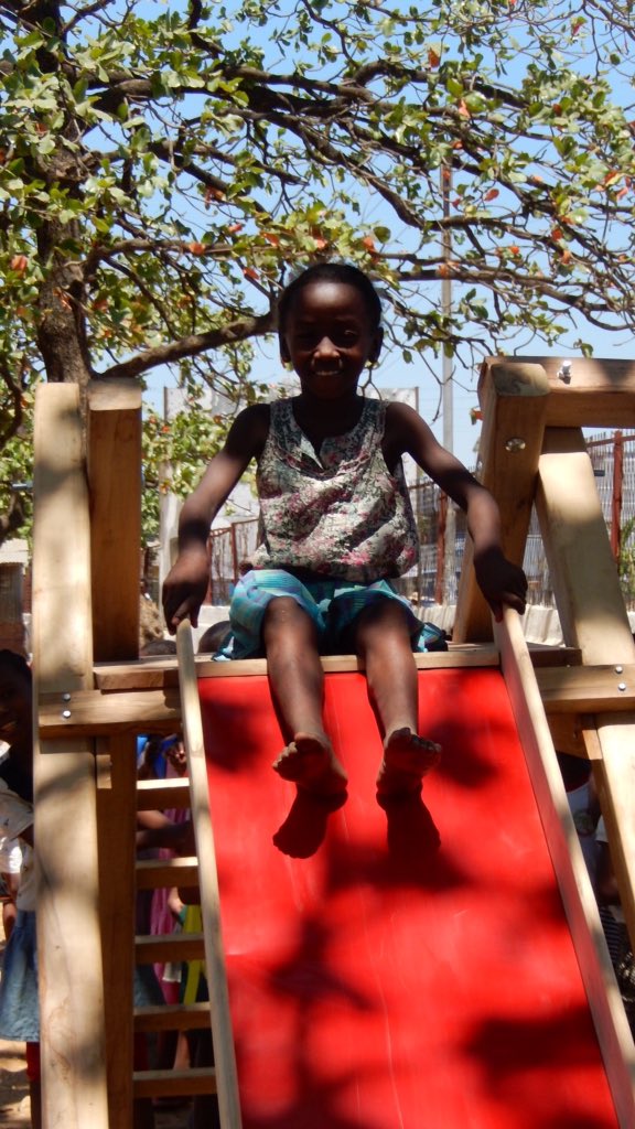 orkydea's tweet photo. Voilà
La mia settima area giochi per i bimbi
Alla EPP "Fiofio" di Mahajanga

#oredigioco #oredorate #oreafricane https://t.co/VjQI6TJyQo