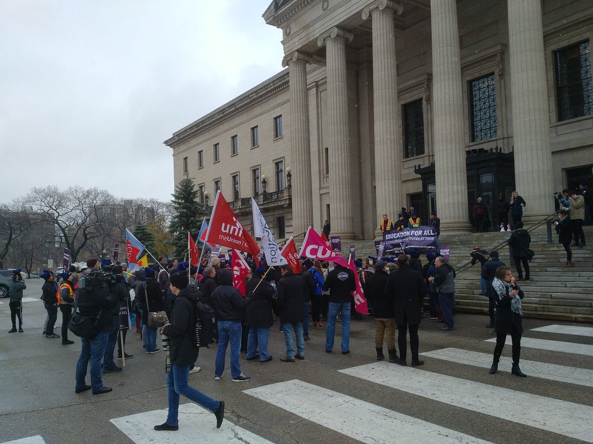 CUPE998's tweet photo. Tremendous energy made up for the cold weather today as students &amp; unions rallied against tuition increases #Edu4All #ScrapBill31 #mbpoli https://t.co/dCETQDuOeA