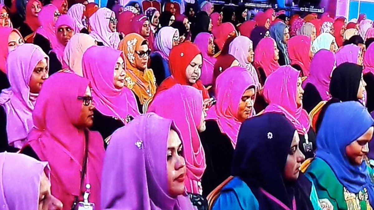 Shiyamaldives's tweet photo. Kan'balunge Mahasintha 2017 ifthithaah kurumuge rasmiyyaathu. First Lady ge masakkaipulhah assaribaha saabas.👏🏻👏🏻👏🏻 https://t.co/vDhNNoR0GX