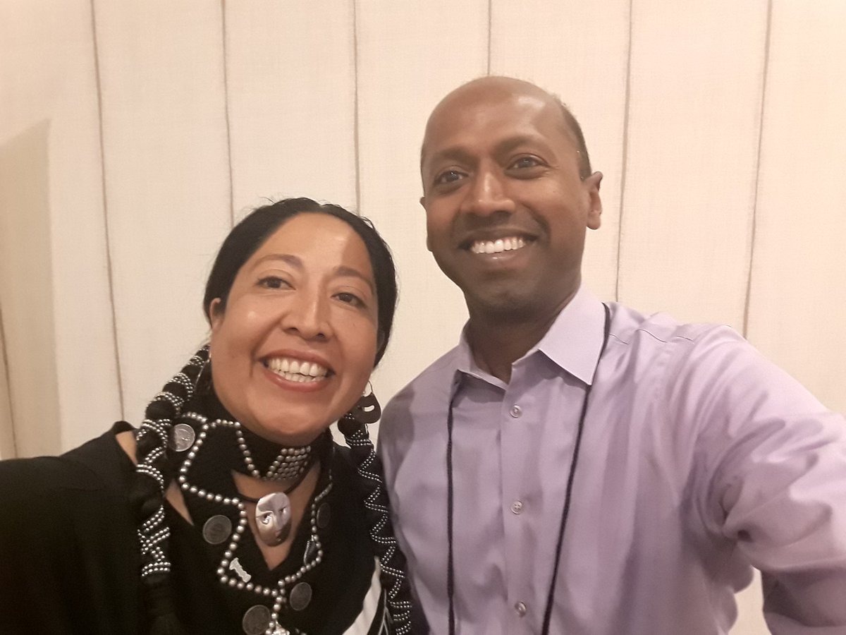 AkuchaPlateria's tweet photo. Compartiendo el Newen! #NaviRadjou #Ted #tall #speaker  #WIBF2017  @NaviRadjou #PlateriaMapuche #Akuchatours @Perpiacere_  #FamiliaMapuche https://t.co/1bWI5YgKhJ