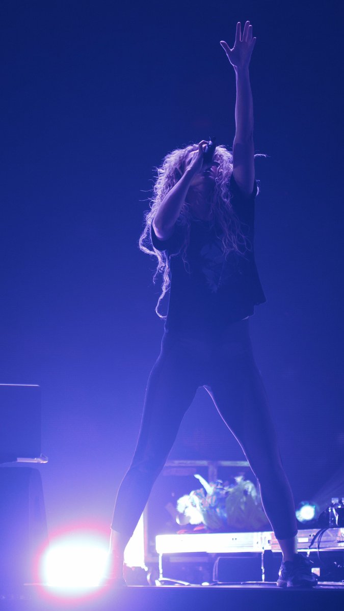 shakira's tweet photo. #EDoradoWorldTour rehearsals/ensayos. 13 days / días! ShakHQ https://t.co/DWdExYUqp1