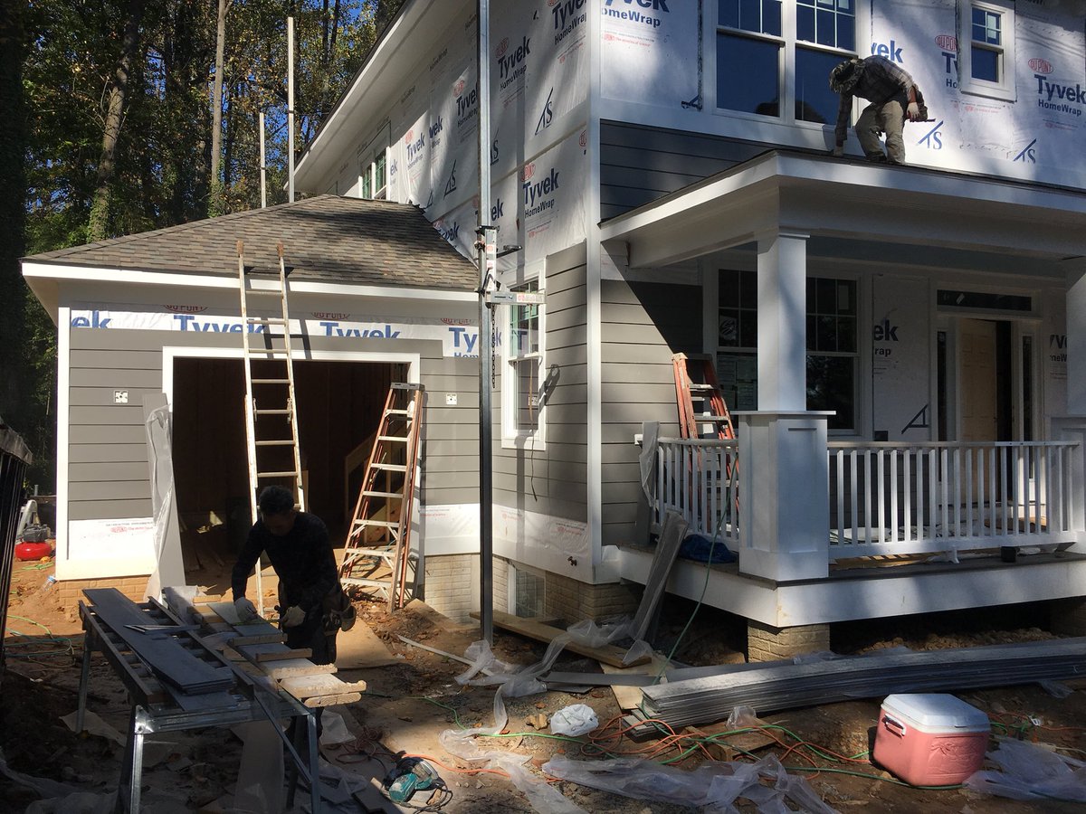 James Hardie smooth aged pewter siding looks great at 1304 Tracy Place in Falls Church City.