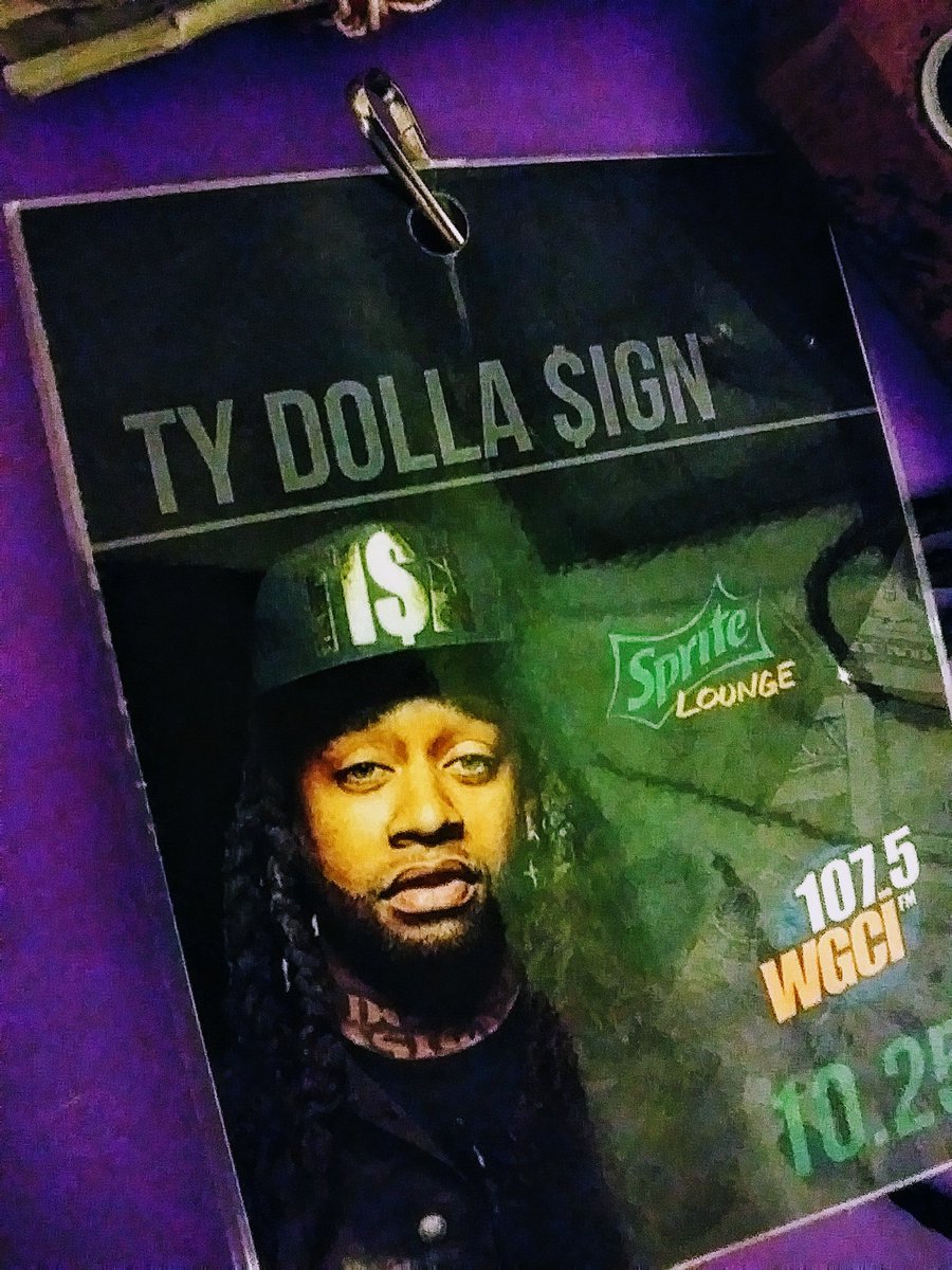 HOHChicago1's tweet photo. s/o to @tydollasign 4 coming thru #spritelounge @WGCI 
 #pineapple is a hit g🔥
I have writers here in the chi that want 2 work.#DM #reachout https://t.co/f19mQgBEus