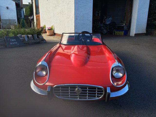 #Flashback: What happened when car-mad <a href="/achrisevans/">Chris Evans</a> took a ride in a <a href="/pocketclassics/">Pocket Classics</a> tribute #Jaguar E-type? bit.ly/2yO8gNc