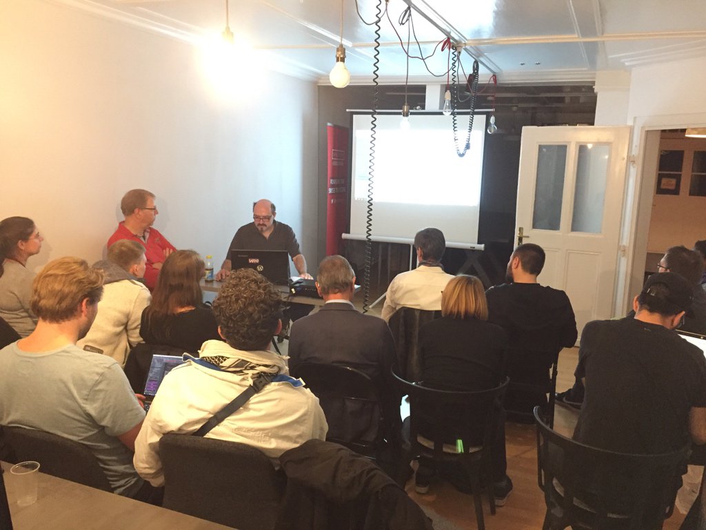 stebre_ch's tweet photo. Am #wpbern zeigte uns Oli was man in #WooCommerce alles so konfigurieren kann👏 https://t.co/CV7B6teSTO