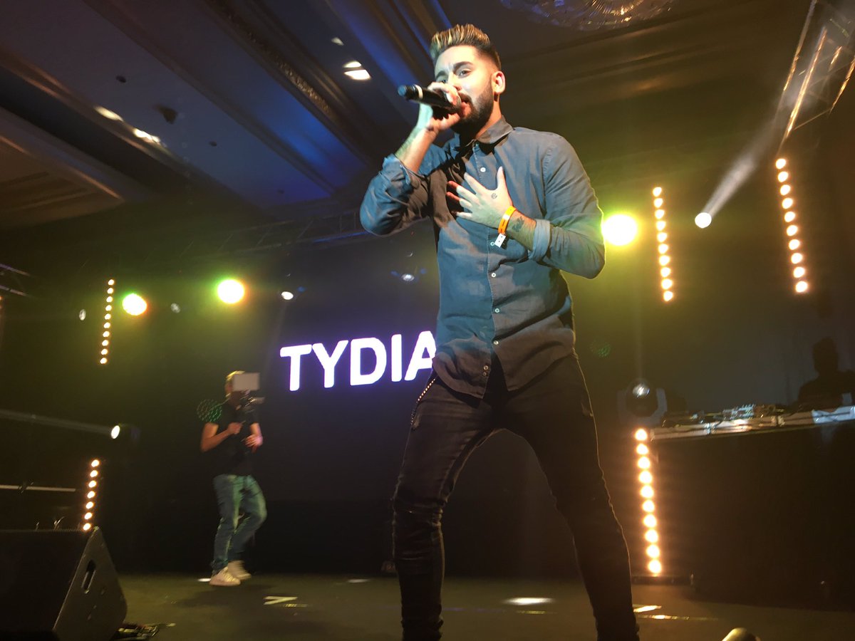 tonic_radio's tweet photo. Coup d'envoi du #toniclive avec @tydiazofficiel https://t.co/VABKhhtG7a
