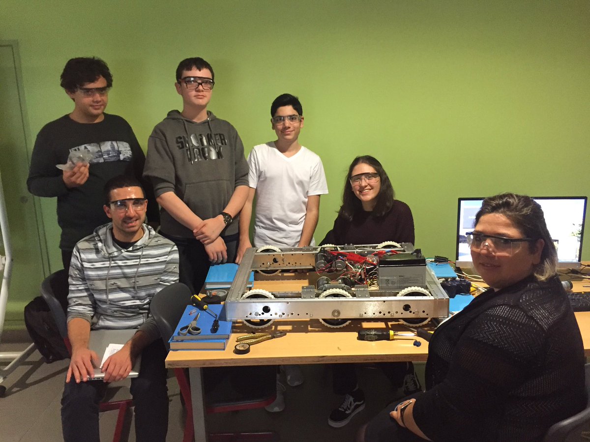 Teamwork make the dream work!🤖 #itürobee🐝 #7071 #turkishoffseason2017 #fikretyukselfoundation