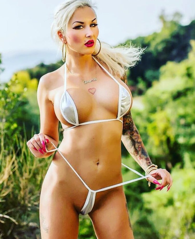 dailywankvids's tweet photo. Feliz cumpleaños a la hermosa mujer/Happy birthday to the beautiful woman @JarushkaRoss #greetingsfrommexico #congratsforme https://t.co/4ib68roGUM