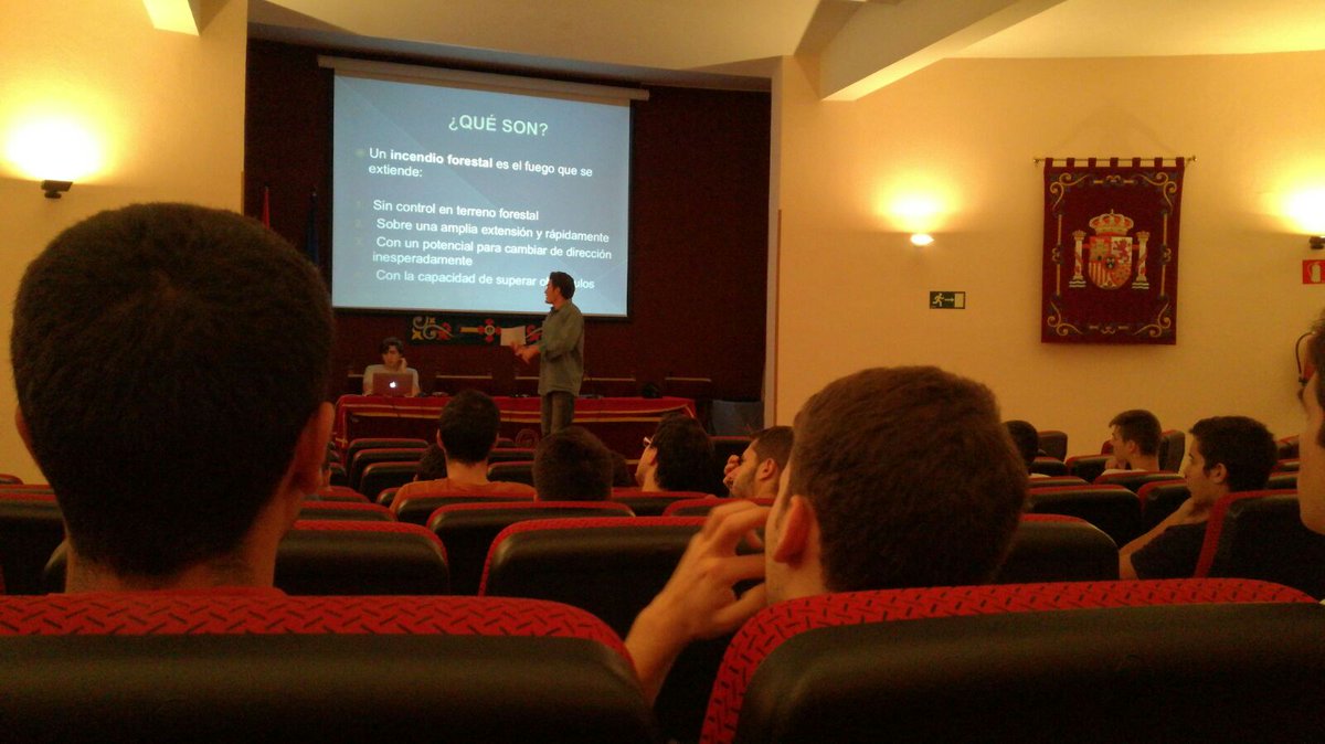 mayordonbosco's tweet photo. Ignacio en su charla sobre los incendios. ¡Gracias! @ignaciocp97 @mayordonbosco https://t.co/UBejEmcl4m