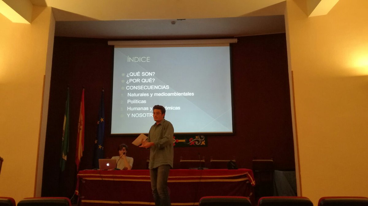 mayordonbosco's tweet photo. Ignacio en su charla sobre los incendios. ¡Gracias! @ignaciocp97 @mayordonbosco https://t.co/UBejEmcl4m