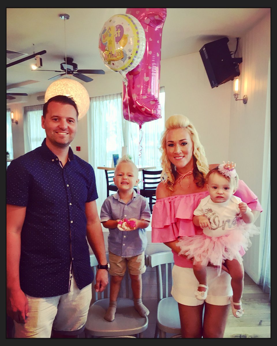 Loulinhawk7's tweet photo. Happy 1st birthday to my gorgeous girl Alexandra 💖💖💖1️⃣🎂 https://t.co/LdbKhesrvu