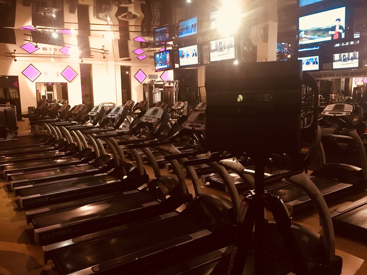 3ddesignbureau's tweet photo. Burning the midnight oil! #360VT #team3DDB #fitness https://t.co/paEzHnpuk0