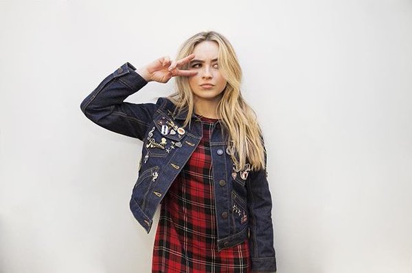 ParisJeTAimeRPG's tweet photo. Deeva Depardieu busca:
—Scarlett Depardieu
—18 años
—Alpha
—PB: Sabrina Carpenter. https://t.co/Ef0ZWQDk9B
