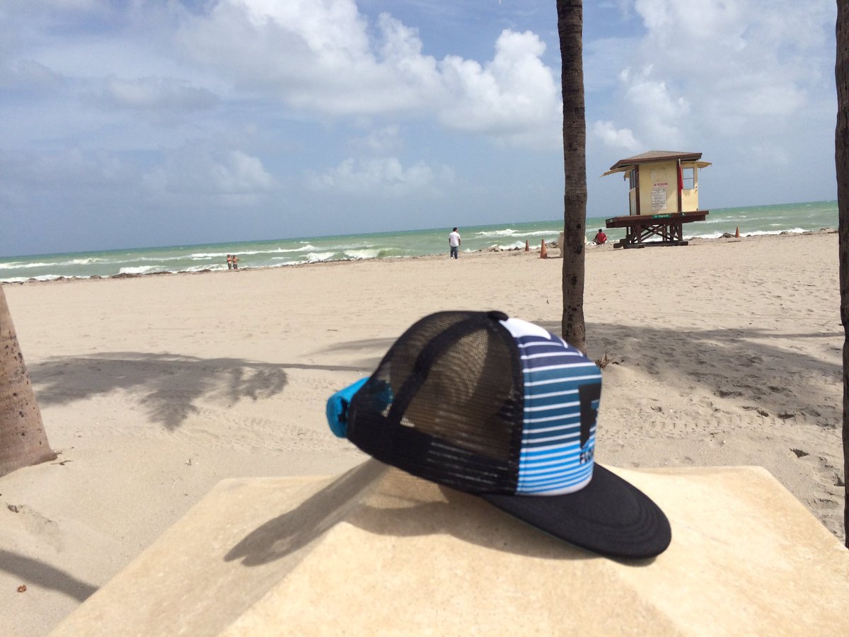 floatback's tweet image. Water is calling. Grab your gear and don&apos;t forget a #floatback to keep your hat above water in the waves #beunsinkable #waterlife RT ⚓️🛶🐳