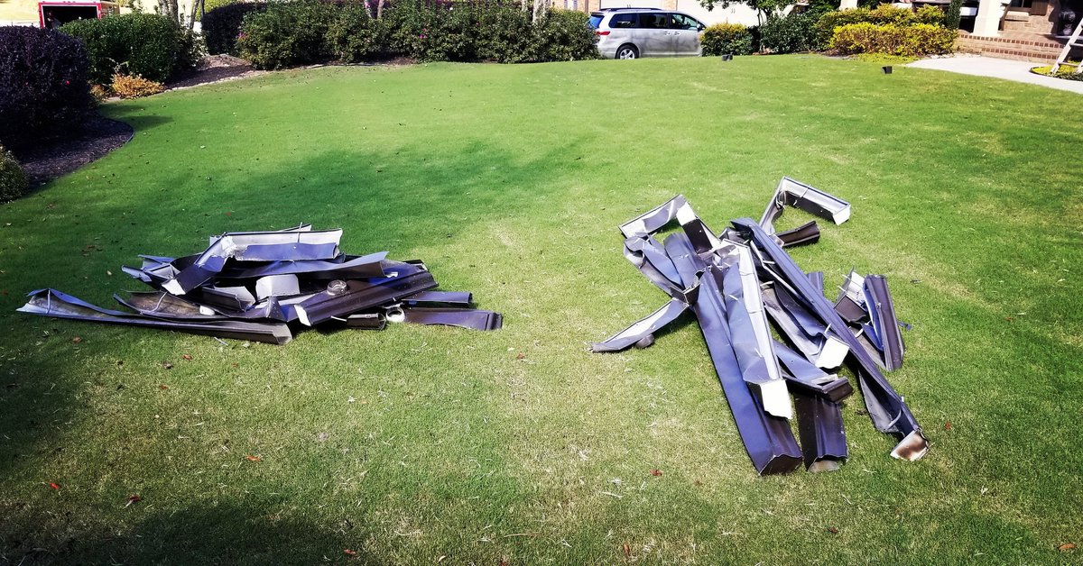 1010contracting's tweet photo. New gutters going in, upgraded to color match 6 inch. Always bundle and recycle old material. #1010 #gutters #recycle #nottrash #reuse https://t.co/qU4T3cSvOA