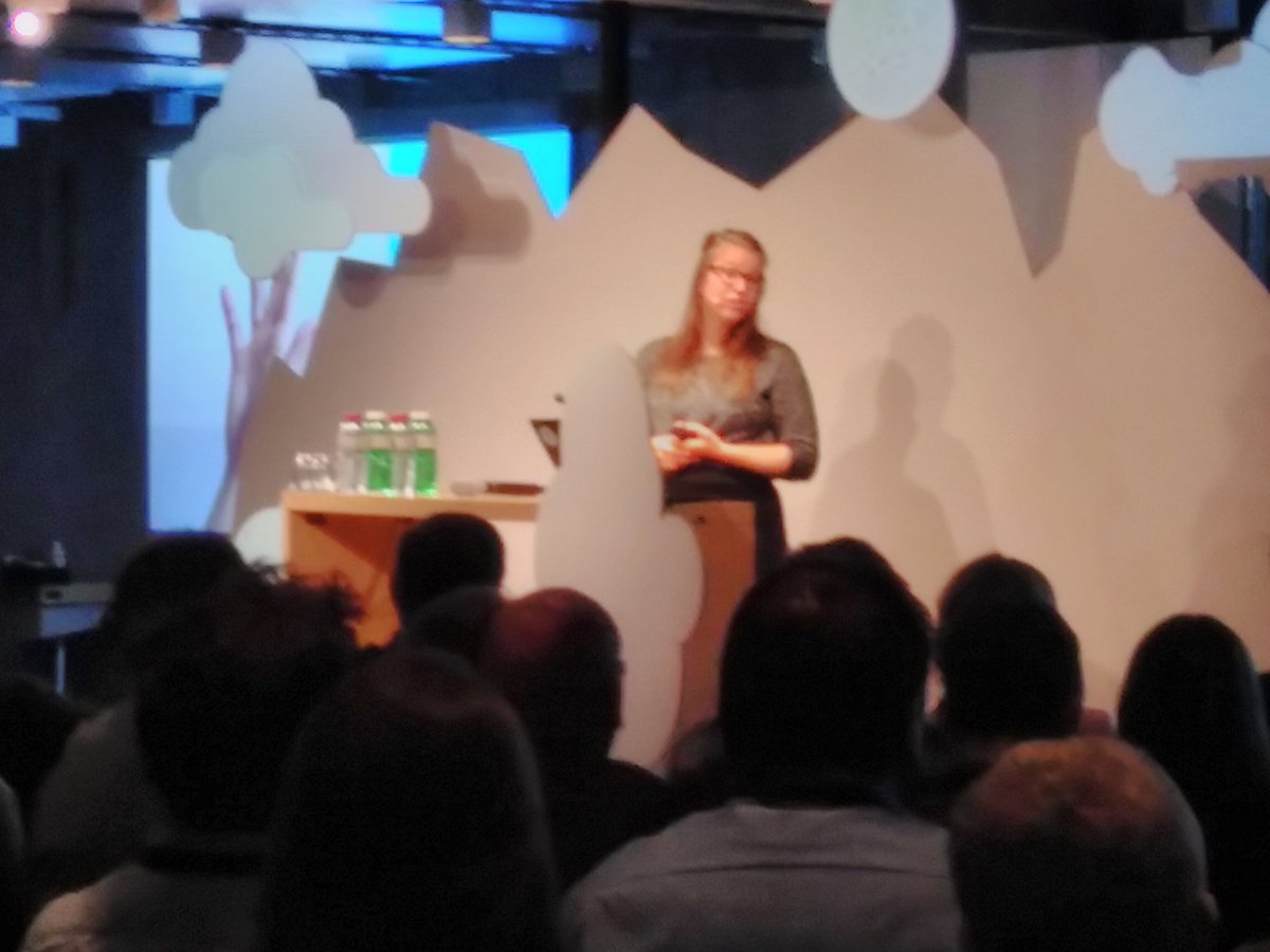 Faircustomer's tweet photo. Die #dinacon17 startet gleich mit @fairphone. "We need more than awareness, we need alternatives" https://t.co/qBGSFxt6Oc