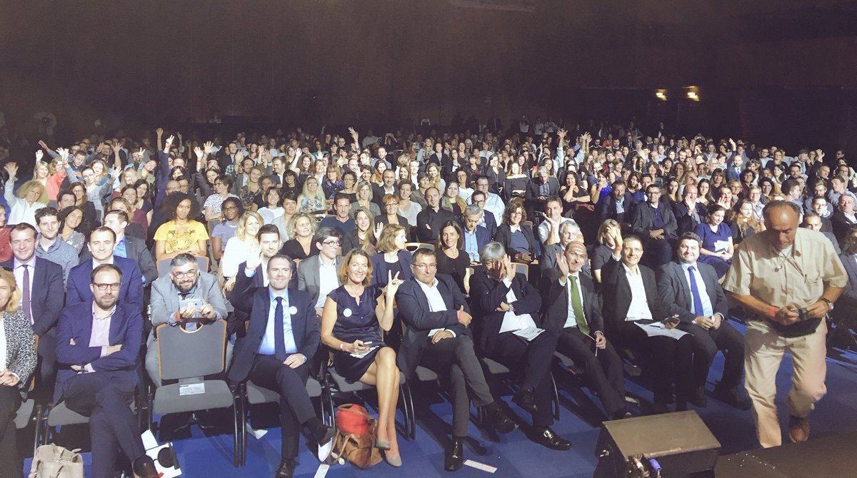 NadiaPellefigue's tweet photo. En direct des #TropheeCom : tous les meilleurs de la profession du sud-ouest sont ici. Et ici, ce soir, c’est l’@Occitanie !
#ExcluPhoto https://t.co/5ybAJo1lK3