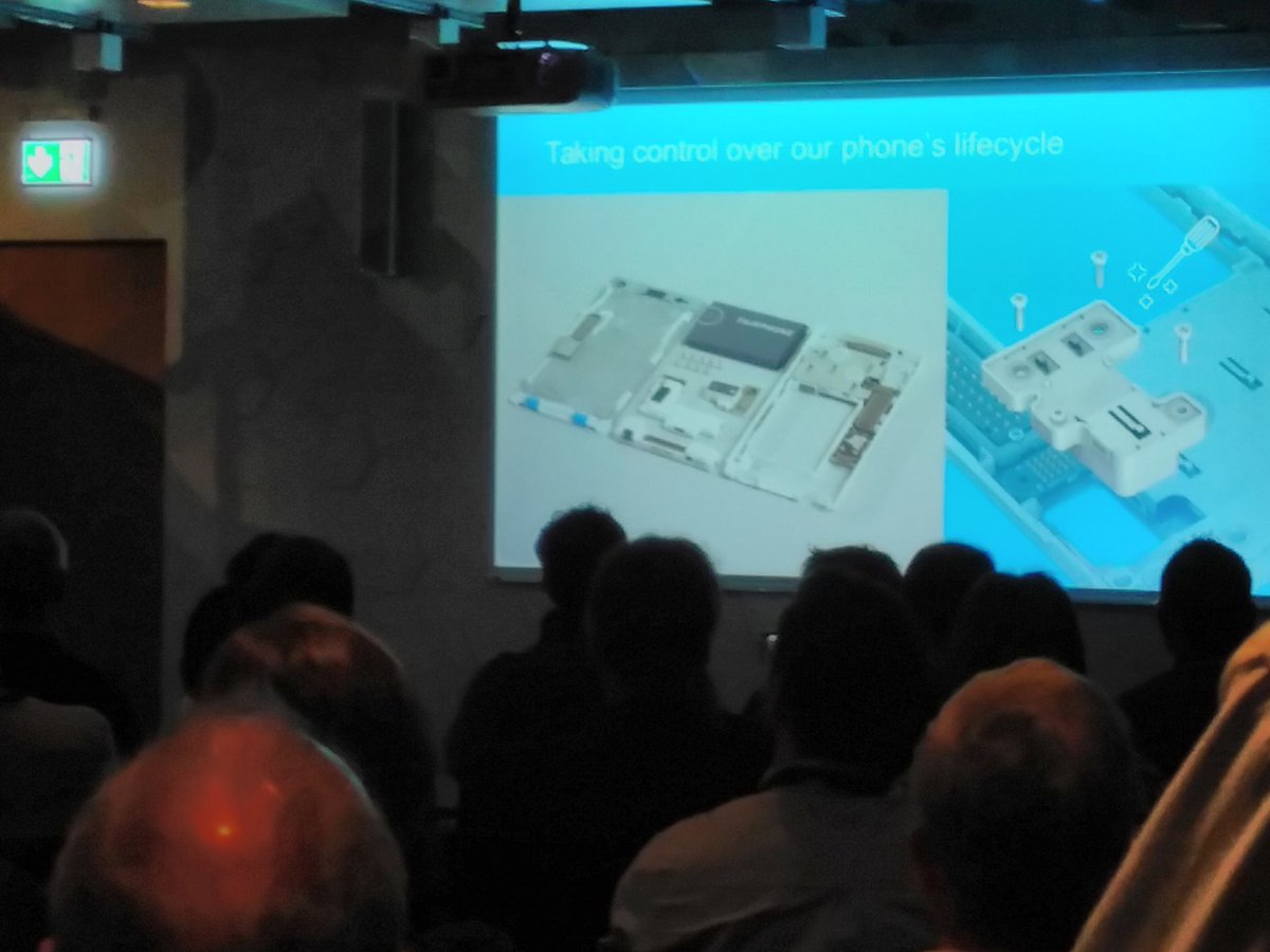 Faircustomer's tweet photo. Die #dinacon17 startet gleich mit @fairphone. "We need more than awareness, we need alternatives" https://t.co/qBGSFxt6Oc